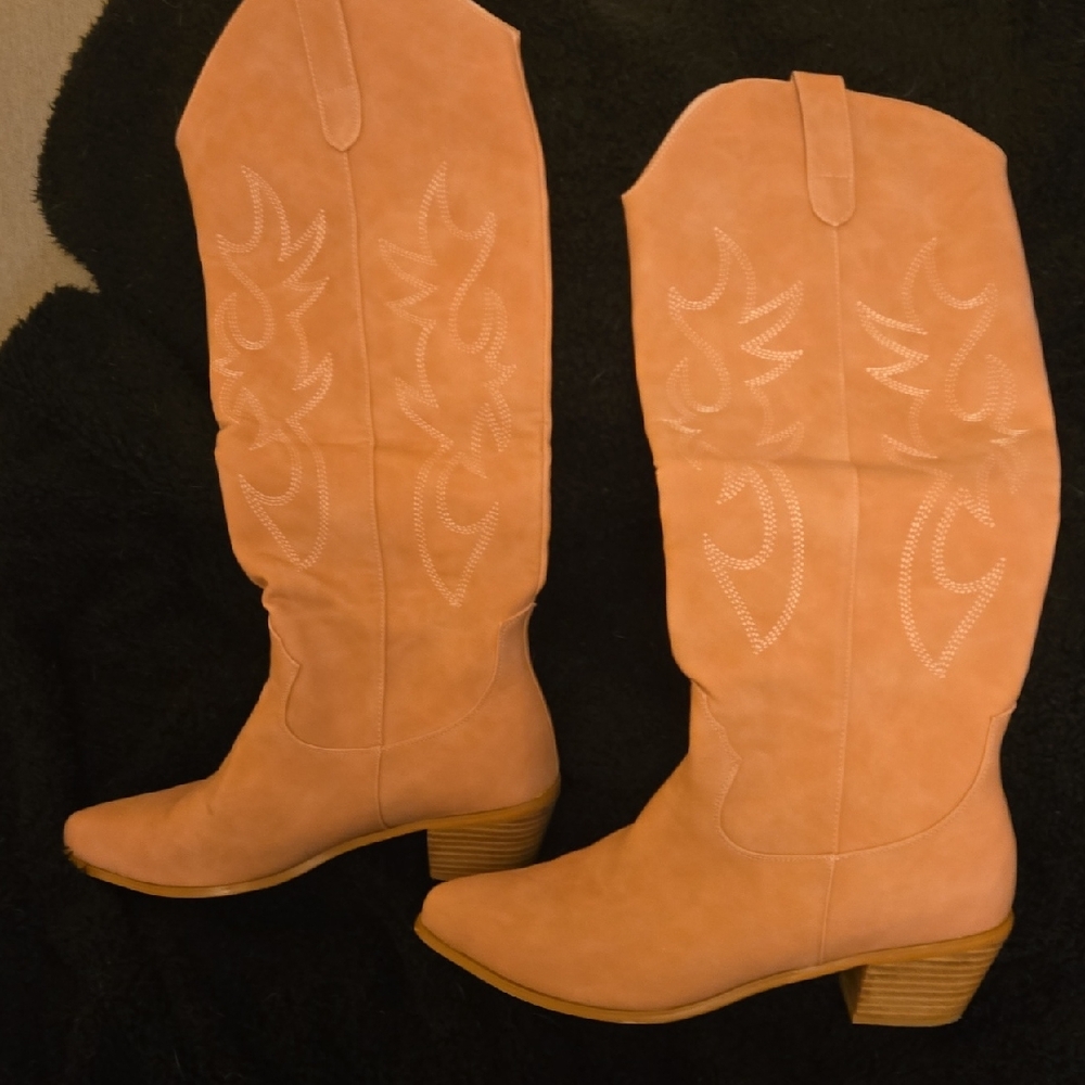 Stylish Pink Cowboy Boots for Women